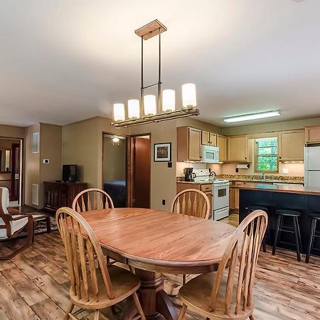 Secluded Oasis W Hot Tub, Screened-In Porch, Wifi! Беркли-Спрингс Экстерьер фото