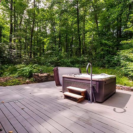 Secluded Oasis W Hot Tub, Screened-In Porch, Wifi! Беркли-Спрингс Экстерьер фото