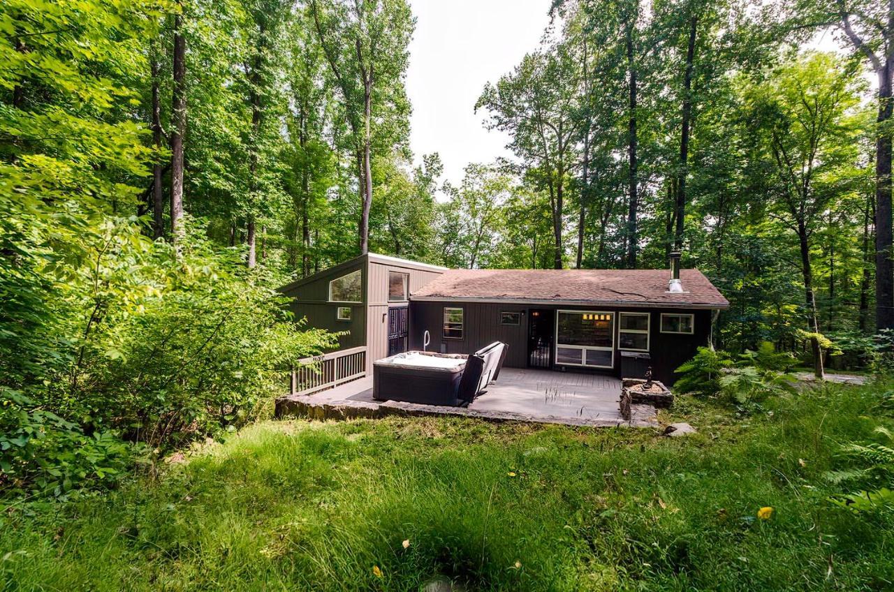 Secluded Oasis W Hot Tub, Screened-In Porch, Wifi! Беркли-Спрингс Экстерьер фото