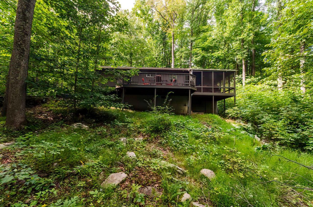Secluded Oasis W Hot Tub, Screened-In Porch, Wifi! Беркли-Спрингс Экстерьер фото