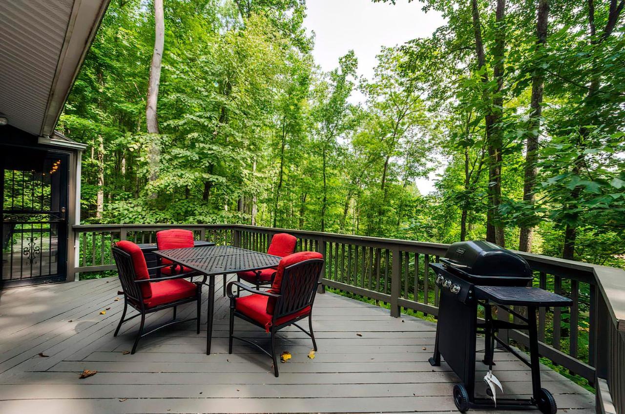 Secluded Oasis W Hot Tub, Screened-In Porch, Wifi! Беркли-Спрингс Экстерьер фото